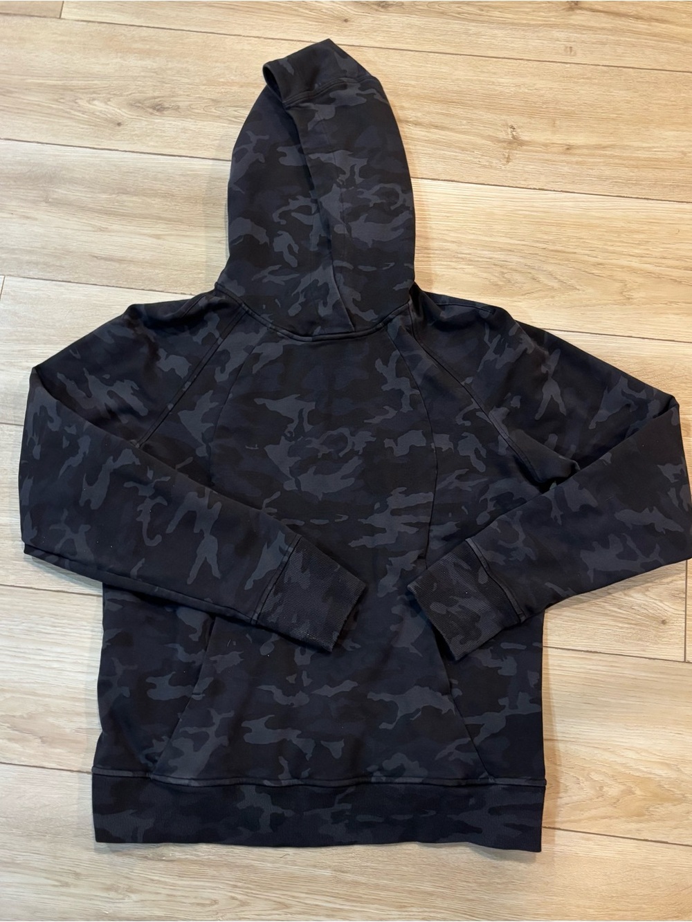 Lululemon Scuba Pullover Incognito Camo Grey size 8 good condition